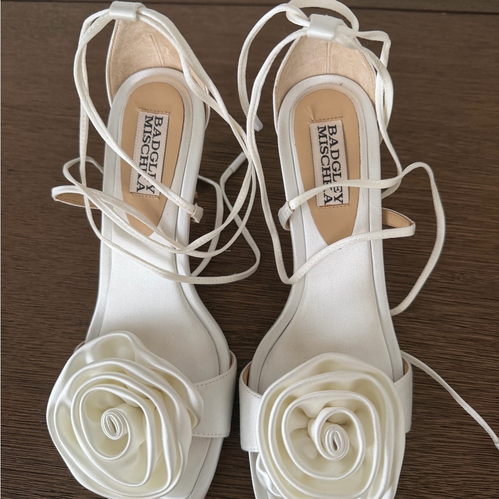 Badgley Mischka Ivory Rosette Heels 6.5